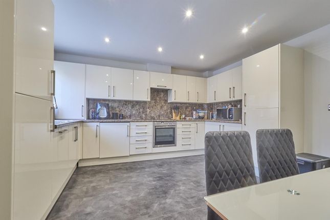 20, Lockley Gardens, Leicester photo 2