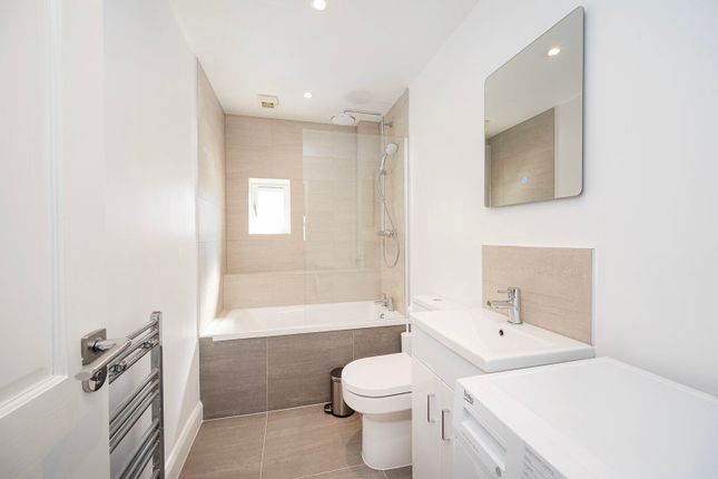 Hainton Close, Aldgate photo 4