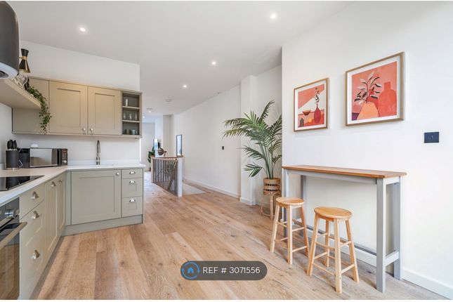 Flat A, Devonshire Road, London photo 4
