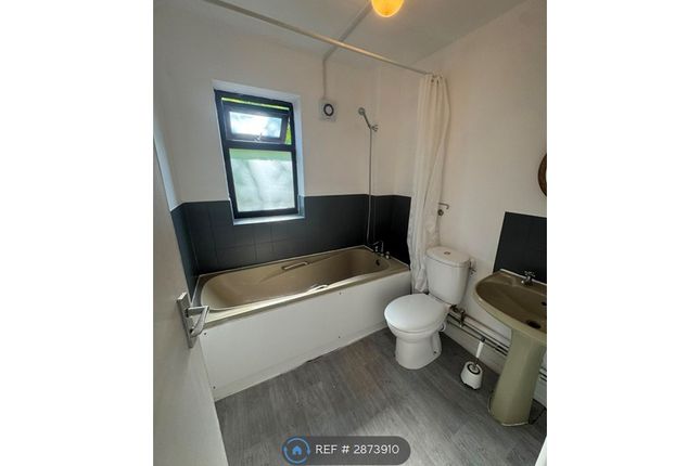 Flat, Swift House Springvale, Maidstone photo 3