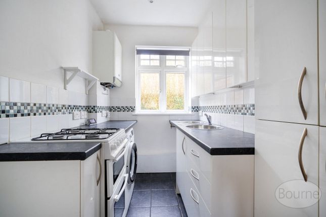 Flat 2, Granary House, 83, Forest Road, Liss photo 3