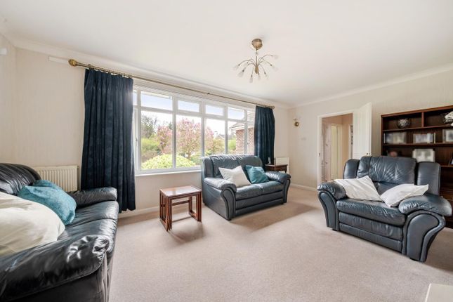 18, Hocombe Drive, Chandler's Ford photo 2