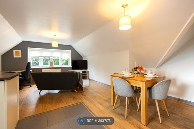 Flat, A Bassett Green Road, Southampton photo 5