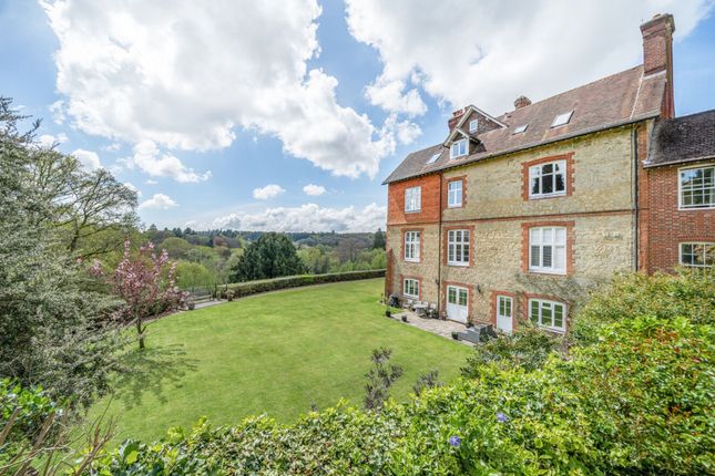 Thumbnail Flat for sale in Fernden Heights, Haslemere