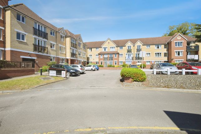 Flat 36, Edwards Court, Turners Hill, Waltham Cross photo 3