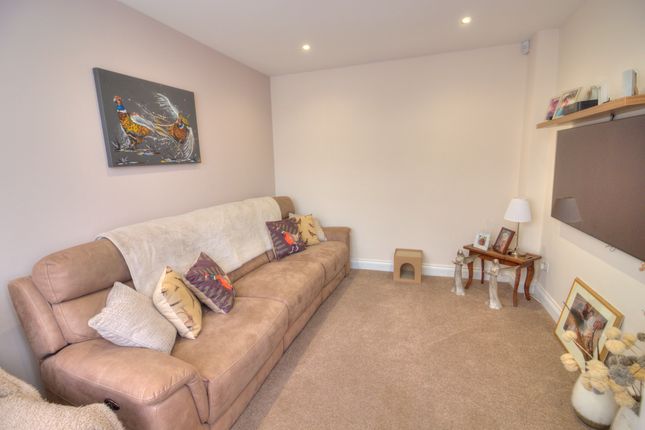 End terrace house for sale in Fernside Ave, Hanworth, Hanworth