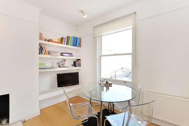 Flat to rent in Gloucester Road, London