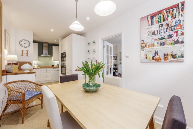 Thumbnail Mews house to rent in Warwick Square Mews, London