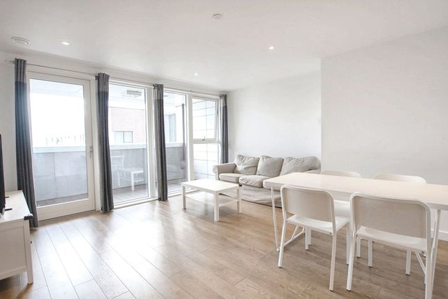 Flat to rent in Bessemer Place, London