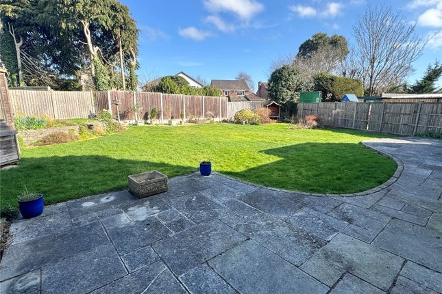8, Bruce Close, Hampshire photo 4