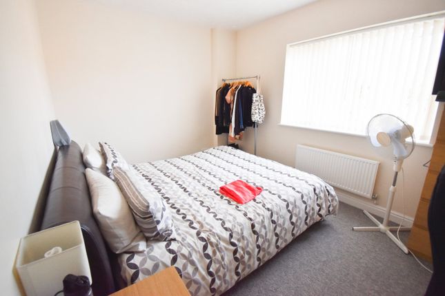 39, Cross Waters Close, Northampton photo 5