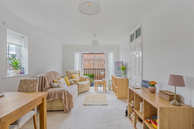 Flat for sale in Crown Mews, Hungerford