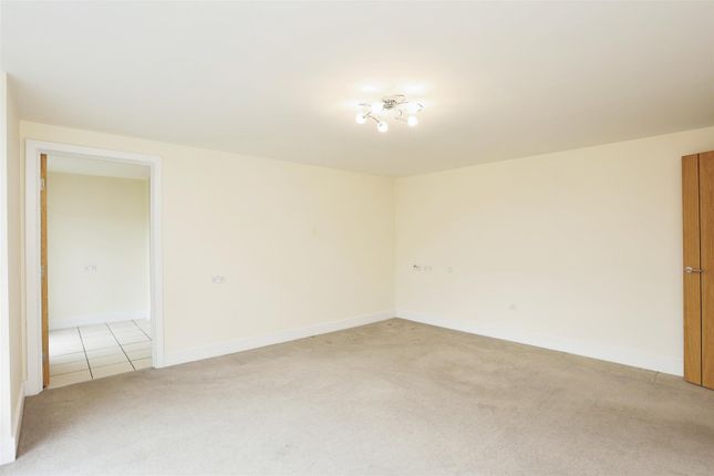 Flat for sale in Glenhills Court, Little Glen Road, Glen Parva, Leicester