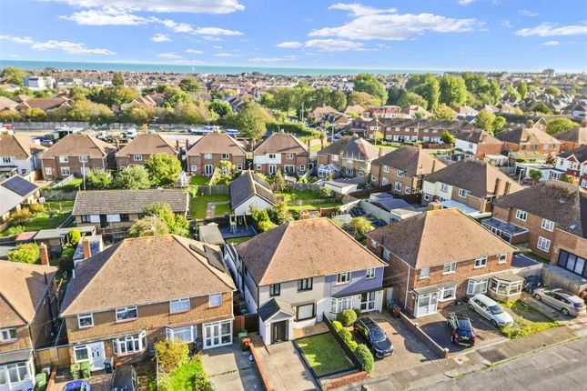 Marlow Avenue, Eastbourne photo 2