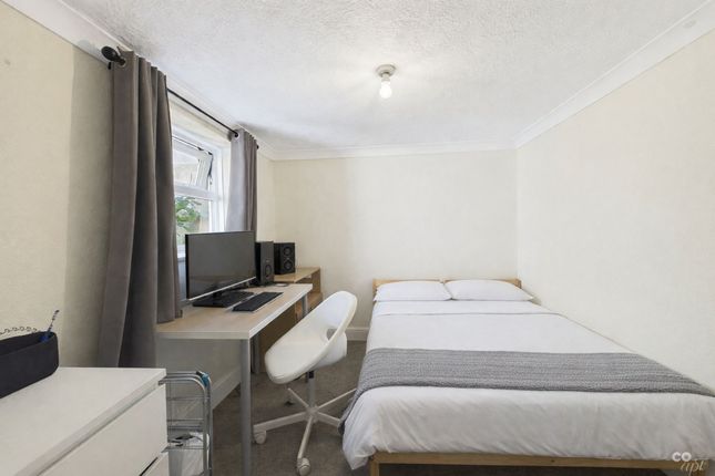 17 Viaduct Road, Brighton photo 3