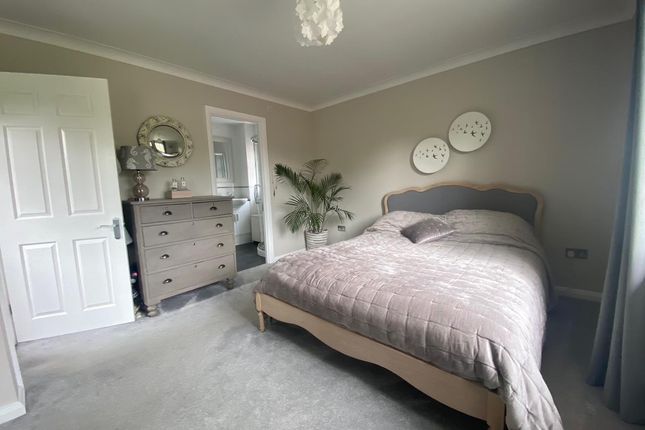 4, Barton Drive, Southampton photo 3