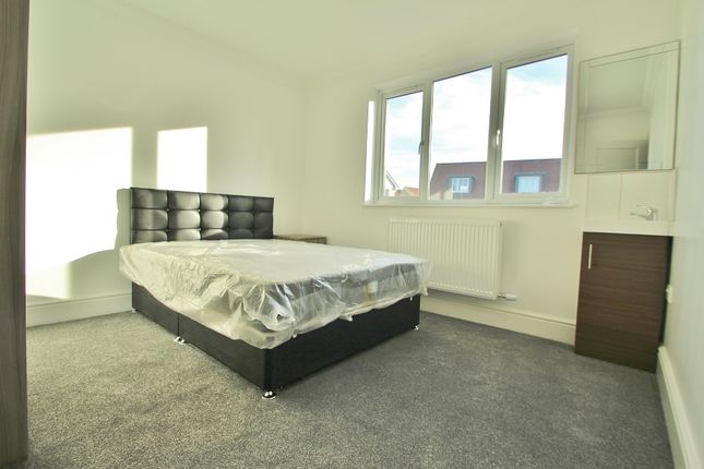 Thumbnail Room to rent in Tanners Lane, Barkingside, Ilford