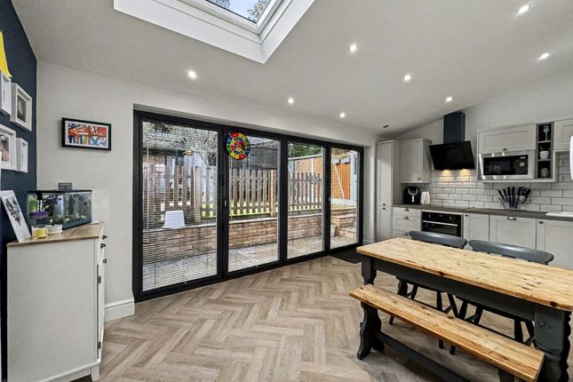 27 Buckingham Avenue, Manchester photo 2
