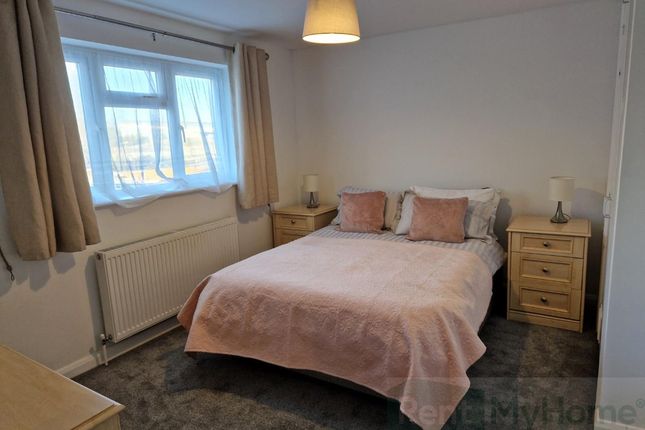 124A Hawthorn Way, Shepperton photo 4