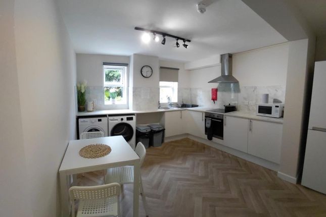 room 2, DROITWICH photo 2