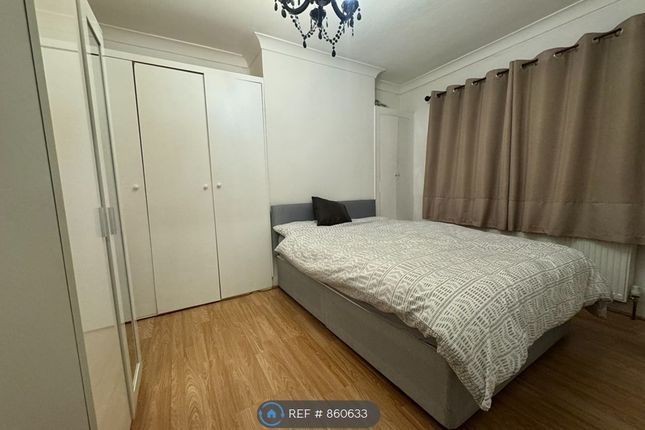 Thumbnail Room to rent in Holyrood Avenue, Harrow