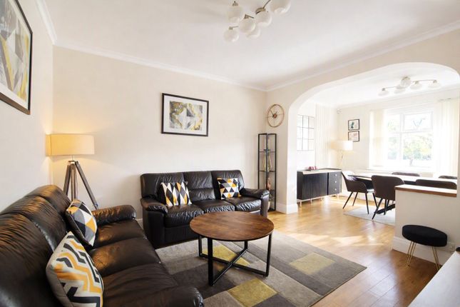 22, Oulton Crescent, Barking photo 4