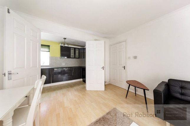 7, Broad Garth, Newcastle Upon Tyne photo 4