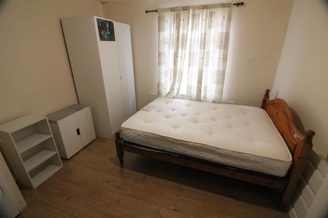 112ef, Uxbridge Road, Uxbridge photo 5