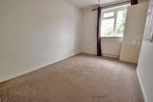19, Gatcombe Close, Chatham photo 4