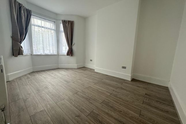 Recently Refurbished 3-Bedroom Flat In Barking
