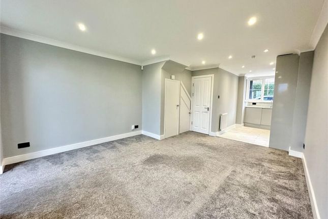 Flat to rent in Sparrows Herne, Bushey