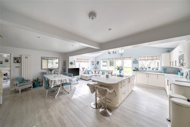28, Wood Close, Somerset photo 3