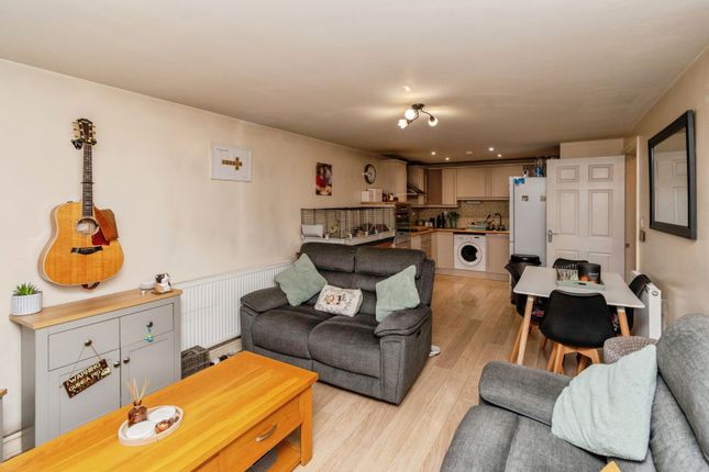 4, Woodland Court, Cannock photo 2