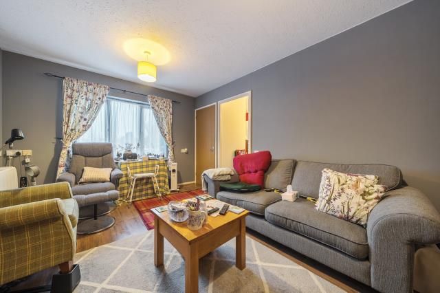 20, The Larches, Carterton photo 2
