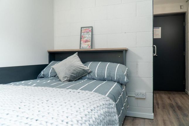 Room to rent in Bell Street, Dundee