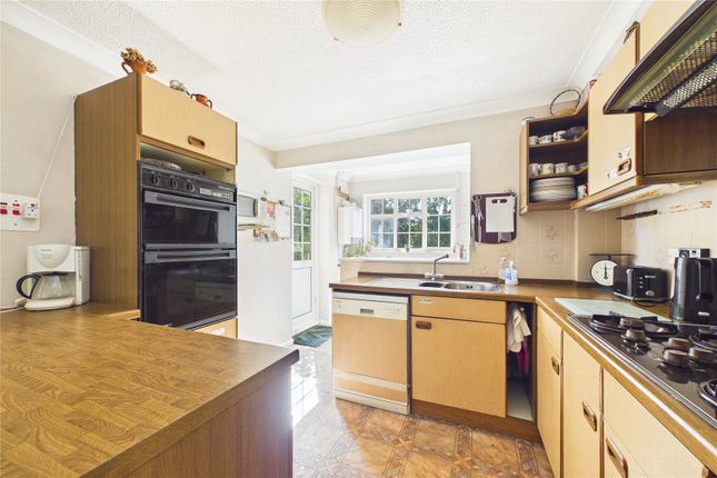 4, Withy Close, Surrey photo 4