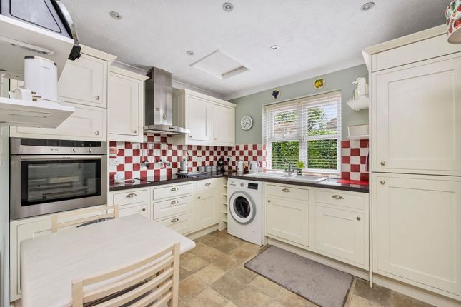 1 Reed Close, Pulborough photo 4