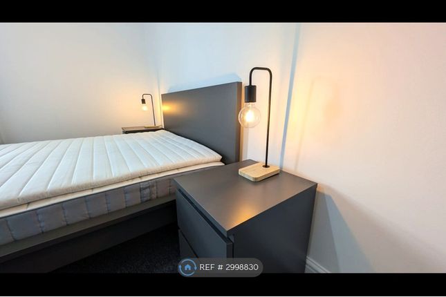 Room    High Street, Eastleigh photo 2