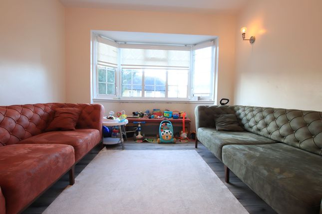 Thumbnail Maisonette to rent in Beresford Gardens, Enfield