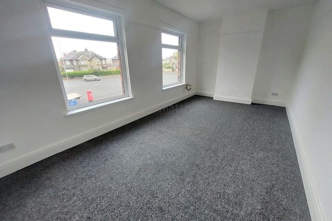 Flat to rent in Barry Road, Barry