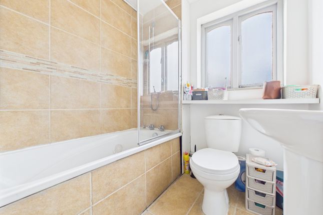20, Vicarage Way, Berkshire photo 4