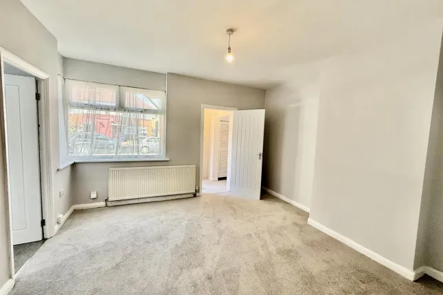 Maiden Way, Rainham photo 3