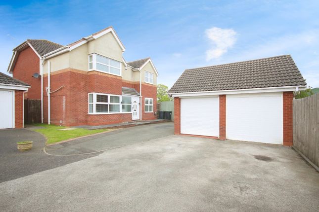 Thumbnail Detached house for sale in Dove Close, Bedworth