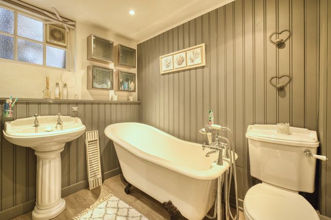 27, Liverpool Lawn, Kent photo 4