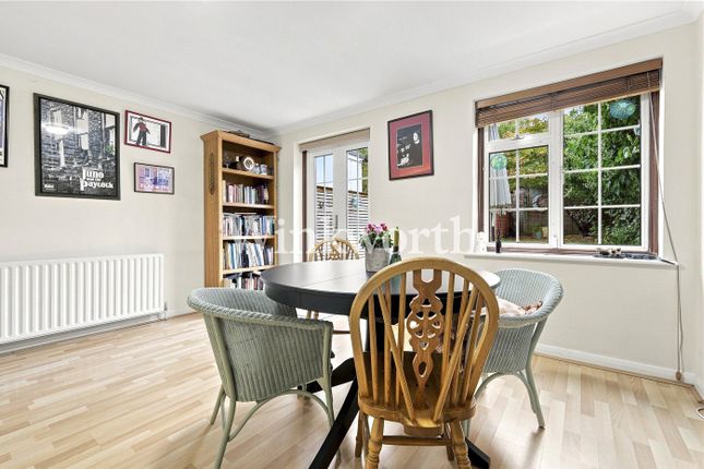 125, Hoppers Road, London photo 4