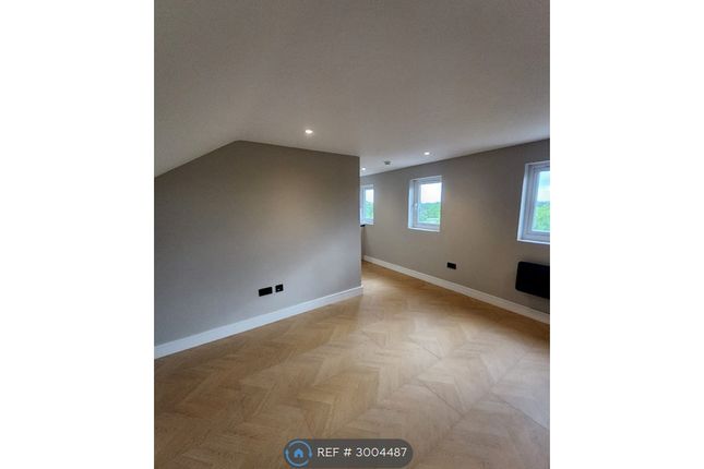 Torrington Drive, Potters Bar photo 5