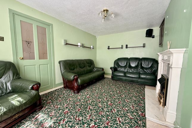 19, Llwyn Dic Penderyn, Georgetown, Merthyr Tydfil photo 3
