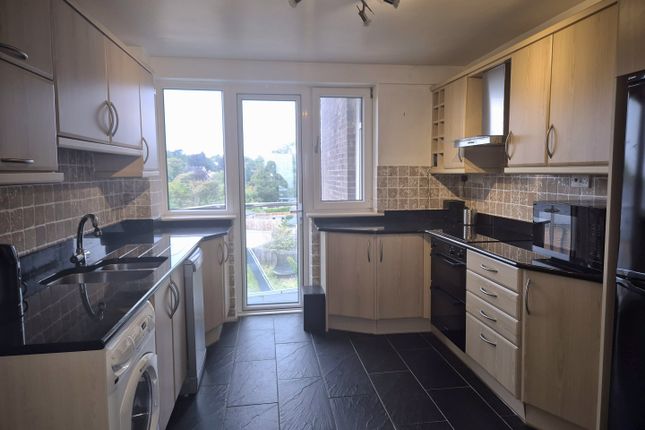 12, Highcliffe Court, Swansea photo 4