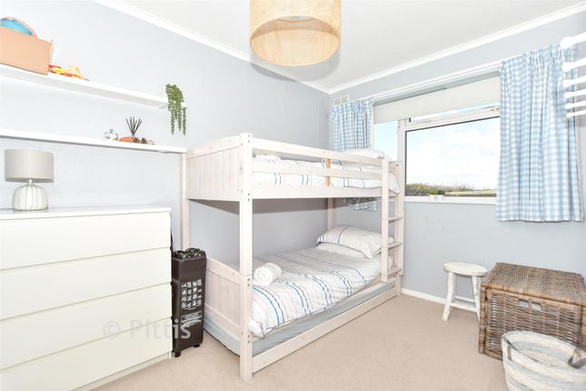 2-bed caravan on Cliff End, Monks Lane, Freshwater, £80,000