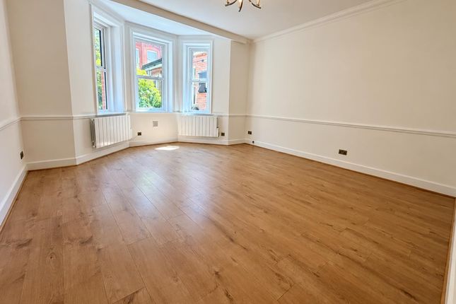 2-bed flat on Flat 30, Bournemouth, £1,300/mo